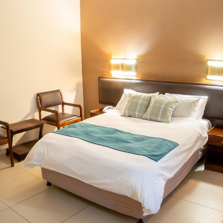 Elgro Hotel Почефструм Екстер'єр фото