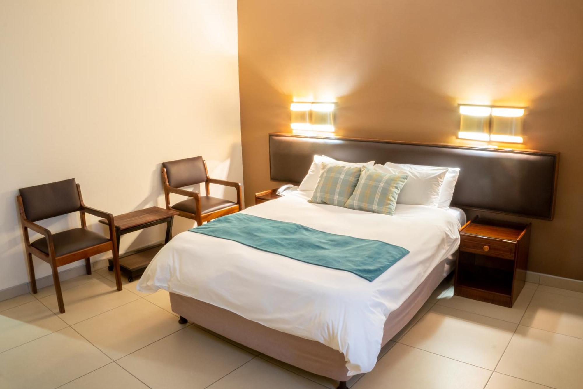 Elgro Hotel Почефструм Екстер'єр фото