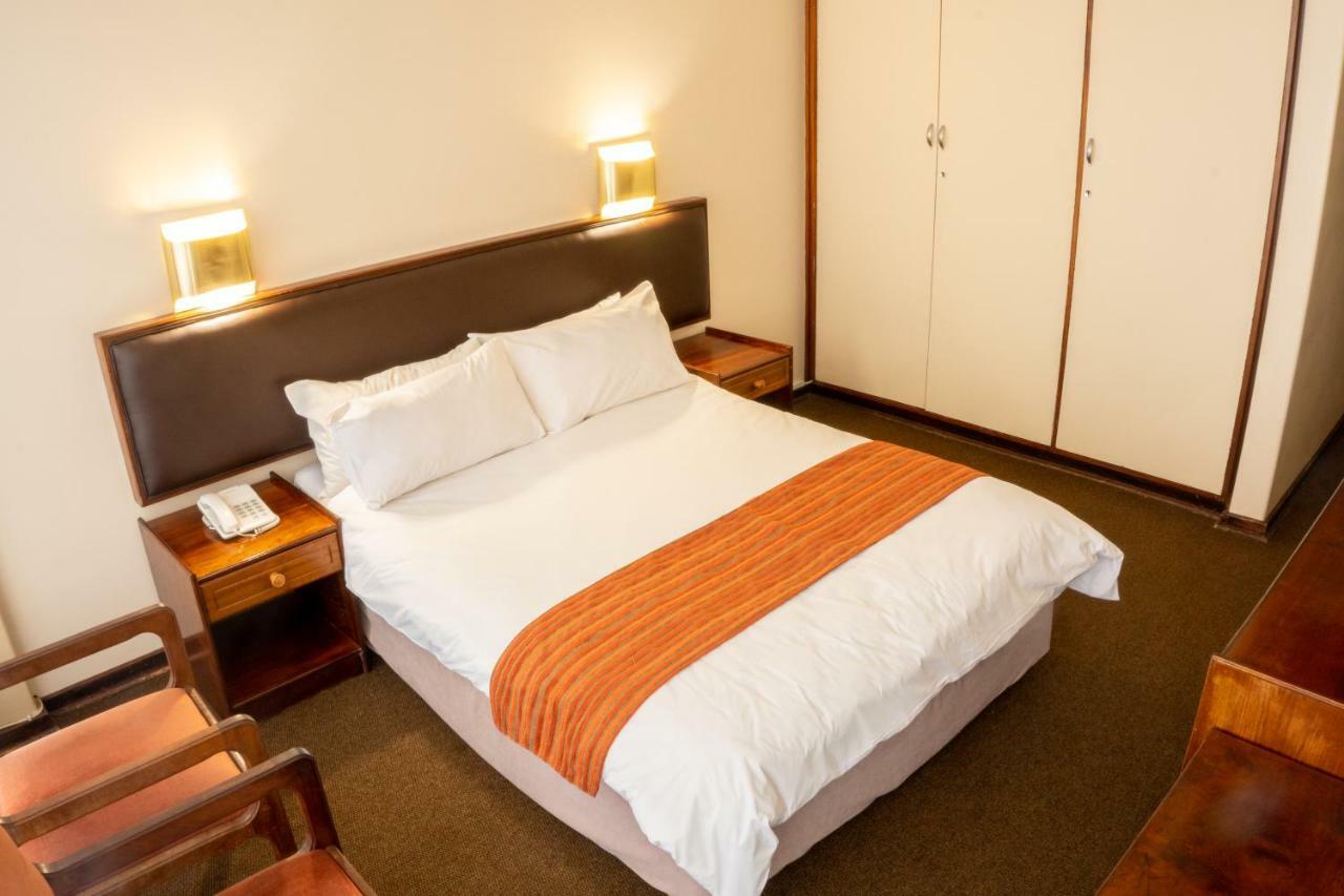 Elgro Hotel Почефструм Екстер'єр фото