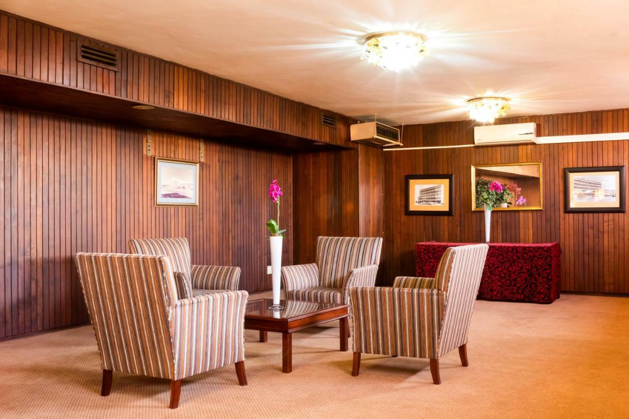 Elgro Hotel Почефструм Екстер'єр фото