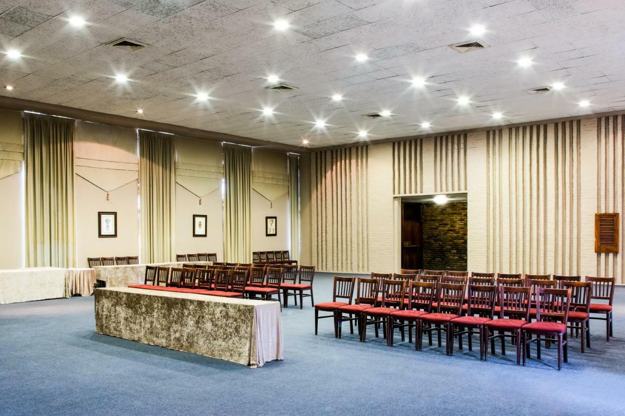 Elgro Hotel Почефструм Екстер'єр фото